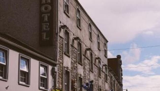 Foto de The Farnham Arms Hotel