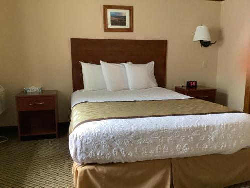 Foto de una habitación de Hotel Luxury Inn &amp;amp; Suites