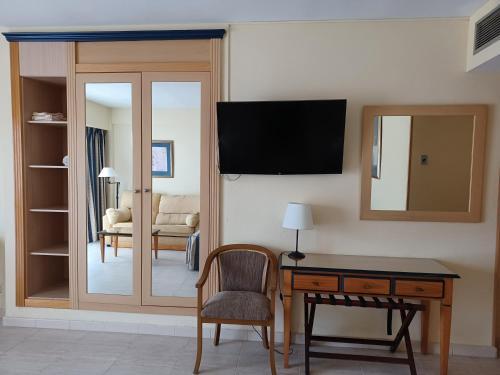Foto de una habitación de Alquileres Vacacionales Primera línea de playa y vista al mar en Pyr Fuengirola Estudio