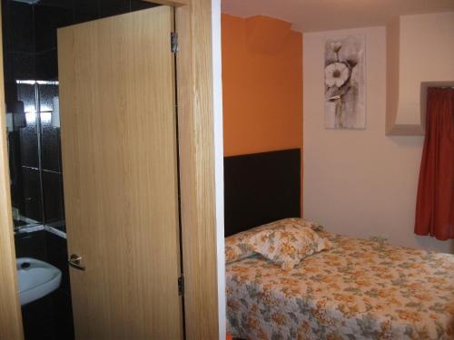 Foto de una habitación de Hostal la Colegiata