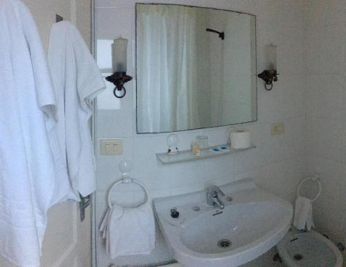 Foto de una habitación de Hotel Bayona