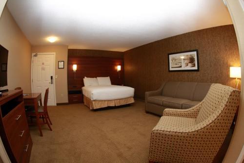 Room – Motel Budget Host Inn &amp;amp; Suites