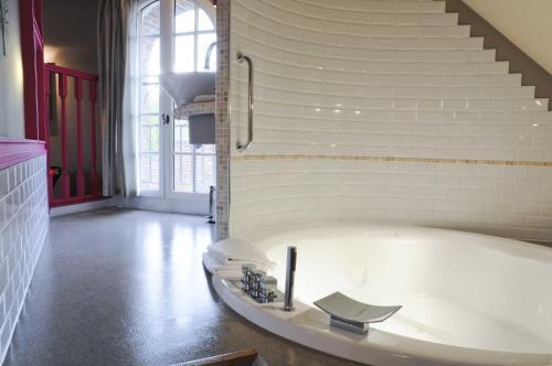 Foto de una habitación de Hotel Le Clos - Relais &amp;amp; Chateaux
