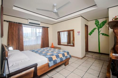Foto de una habitación de Cadillac Rock Beach Hotel