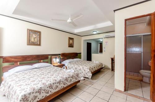 Foto de una habitación de Cadillac Rock Beach Hotel