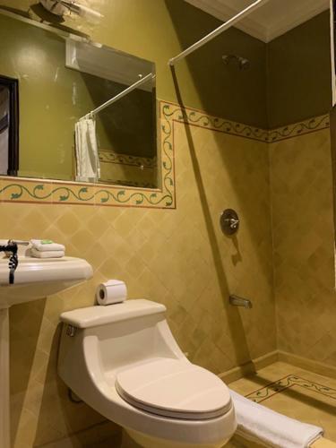 Foto de una habitación de Hotel 1915 INN &amp;amp; SUITES