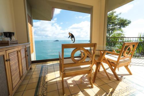 Foto de una habitación de Complejo Arenas Del Mar Beachfront &amp;amp; Rainforest Resort