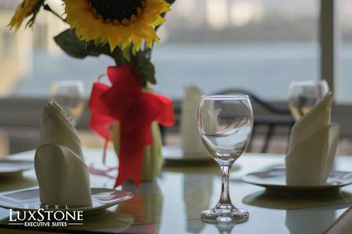 Foto general de Hotel Luxstone Executive &amp;amp; Suites