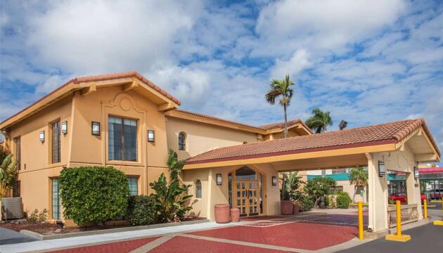 Photo – Hotel La Quinta Inn by Wyndham Fort Myers Central