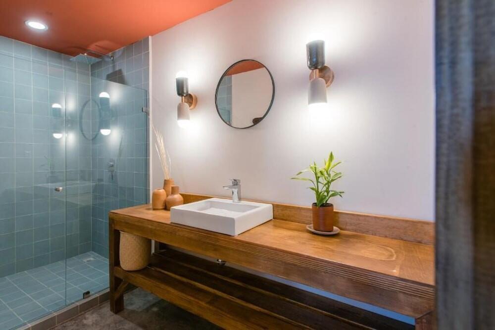Foto del baño de Hotel Selina Guadalajara