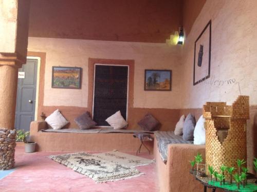 Photo – Riad Nkob