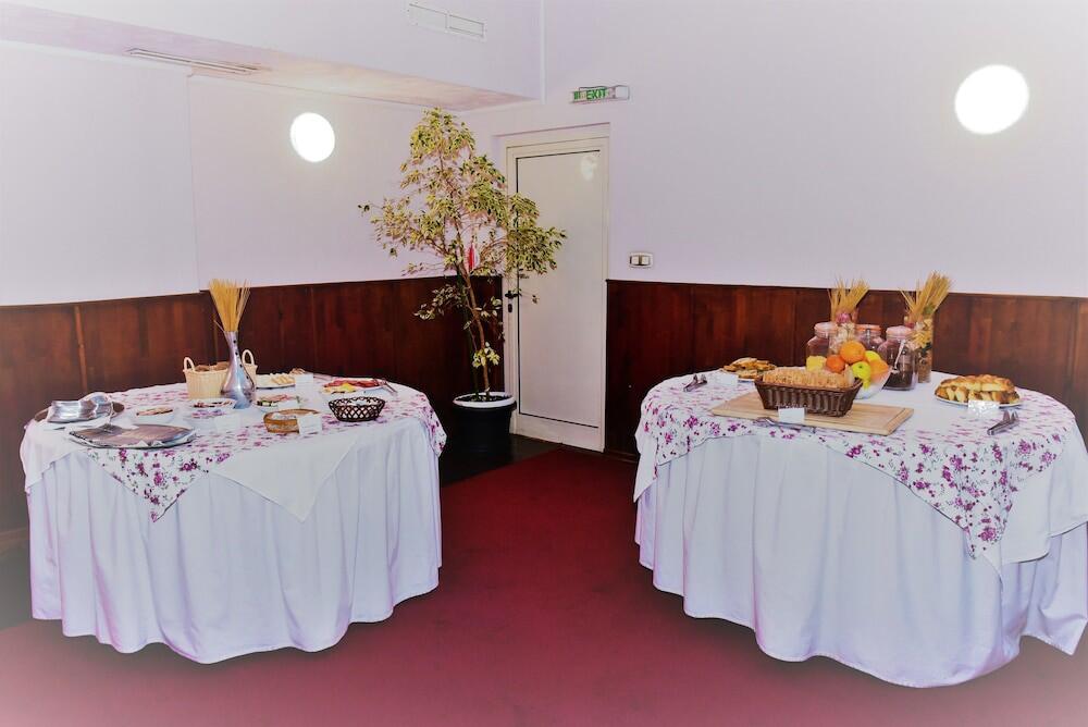 Foto de restauración de Light Hotel