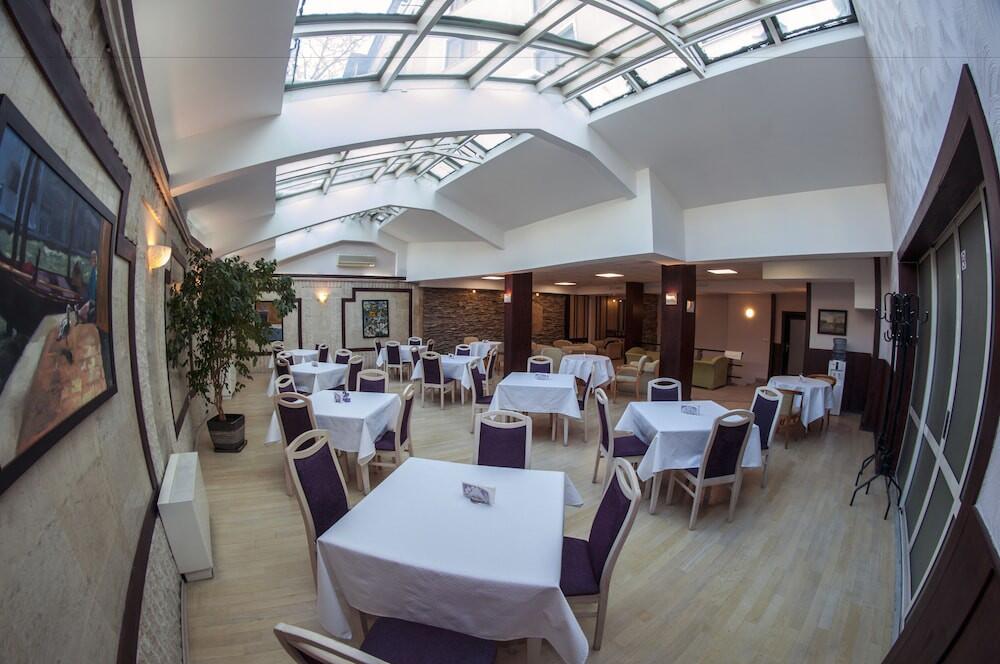 Foto de restauración de Light Hotel