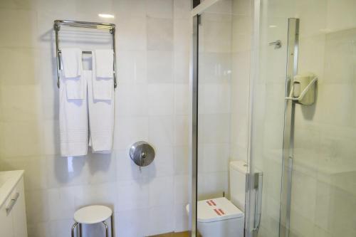Foto del baño de Hotel Apartamentos Don Carlos