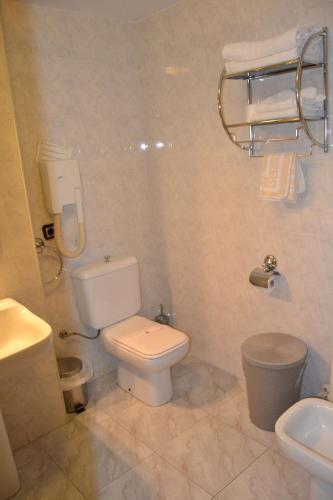 Foto del baño de Hostal Carlos V