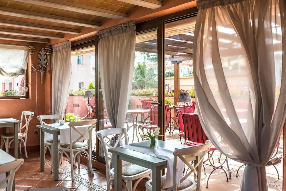 Foto de restauración de Hotel Sa Calma