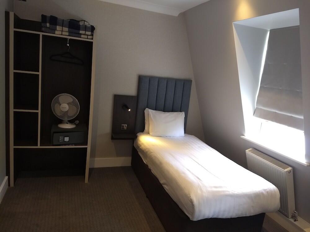 Foto de una habitación de Garden Court Hotel