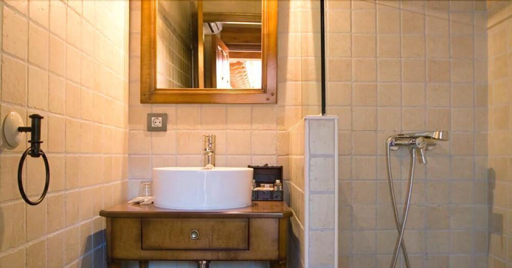 Foto del baño de Posada Los Condestables Hotel &amp;amp; Spa