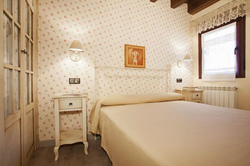 Foto de una habitación de Apartamentos El Aramo Asturias