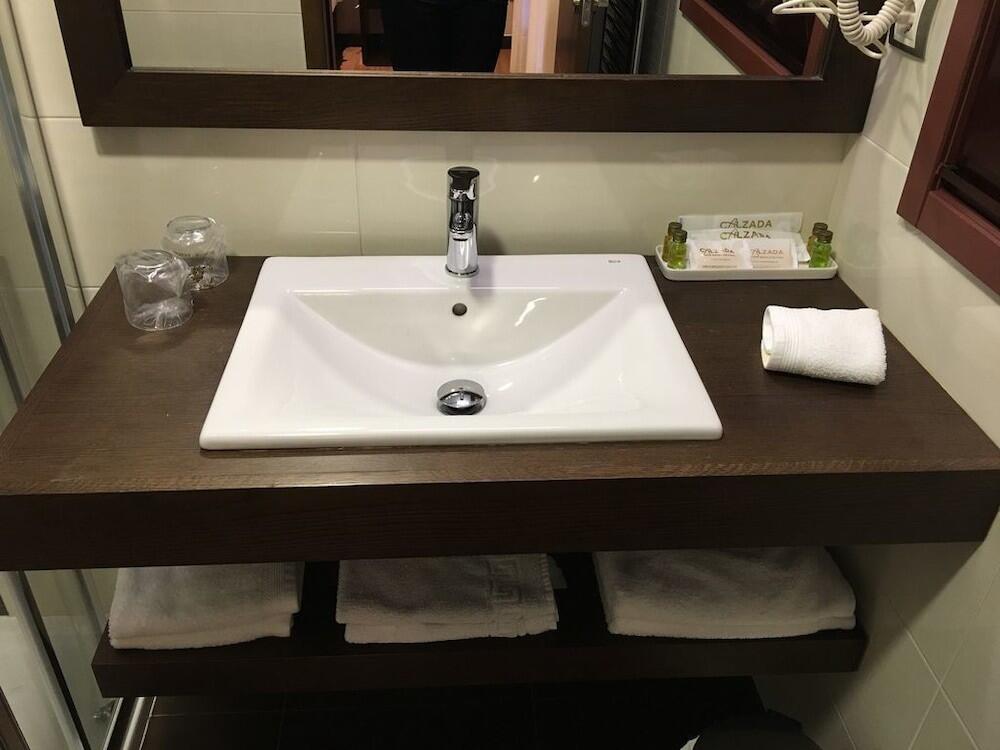 Foto del baño de Hotel Calzada
