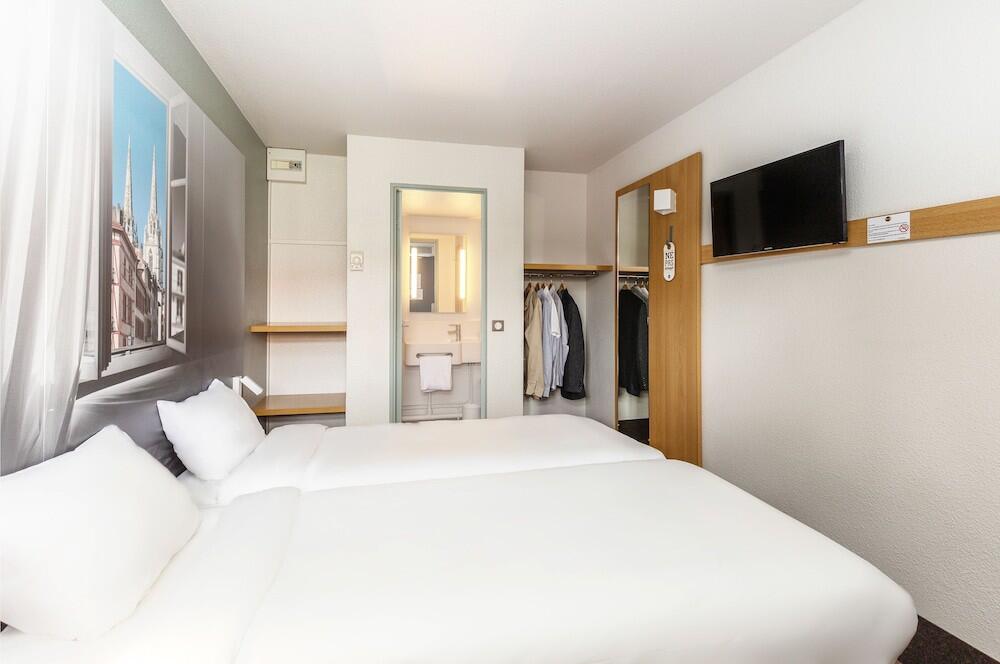 Foto de una habitación de B&amp;amp;B Hotel Bayonne