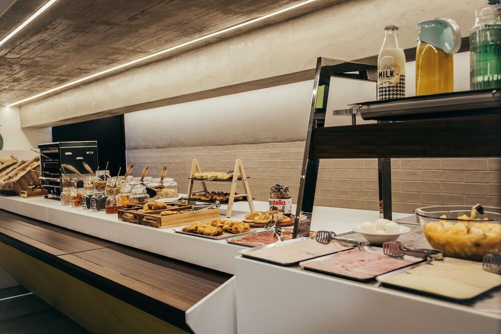 Foto de restauración de Hotel ibis Styles Chaves