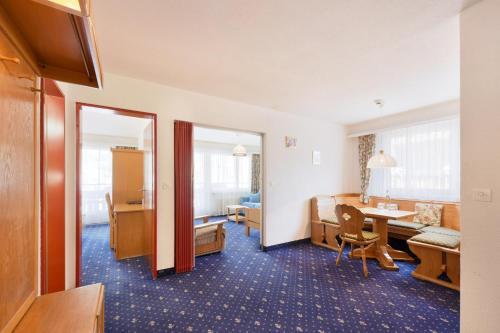Room – Hotel Alpenroyal