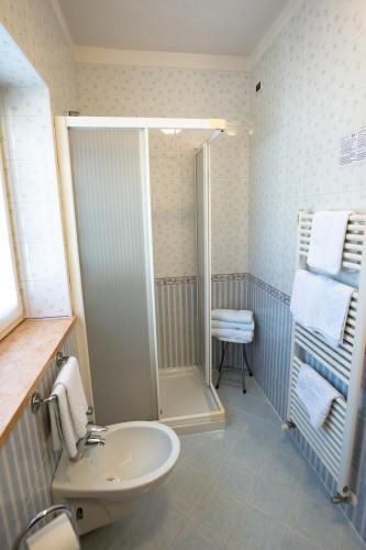 Foto del baño de Hotel Garnì Nès Crépes