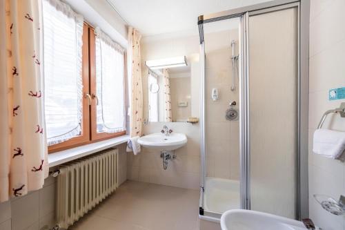 Foto de una habitación de Hotel Dolomiti