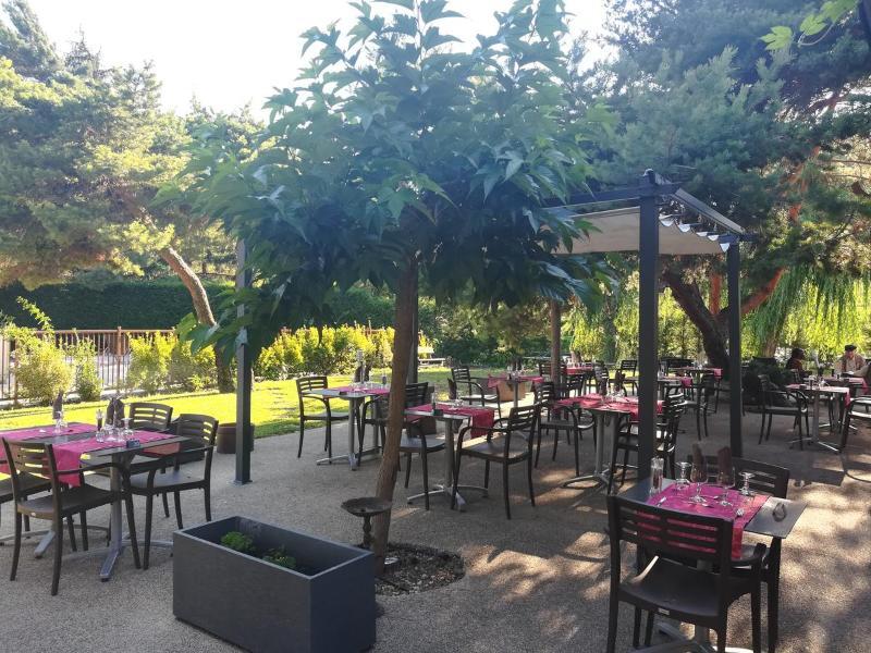 Foto general de Logis Hotel-Restaurant Spa Le Lac