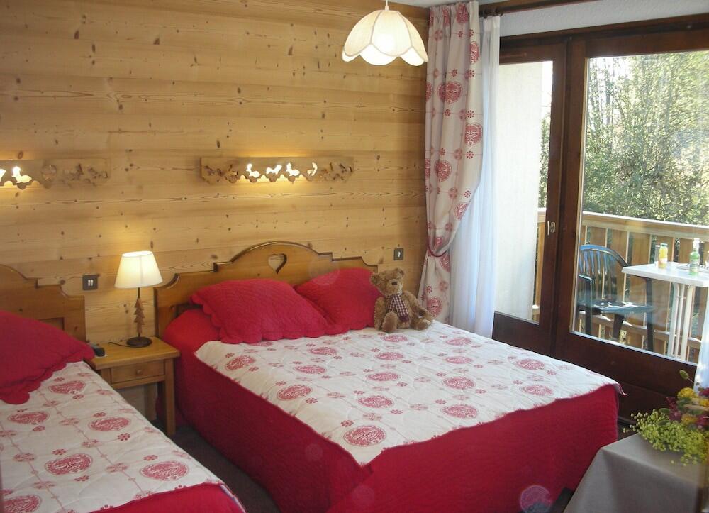 Foto de una habitación de Logis Hotel Gai Soleil