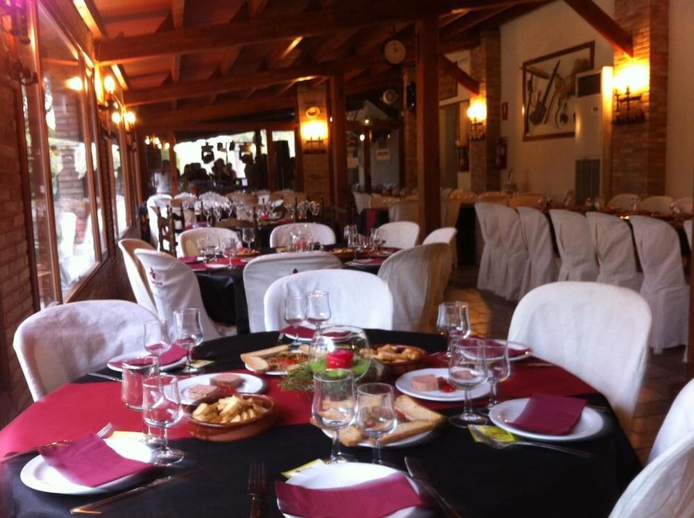 Foto de restauración de Casa Rural Masía La Safranera