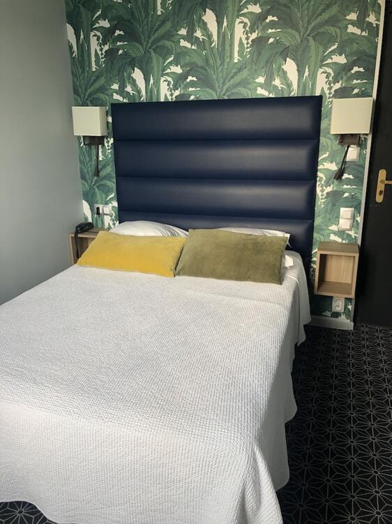 Foto de una habitación de Hotel The Originals Le Tréport La Villa Marine