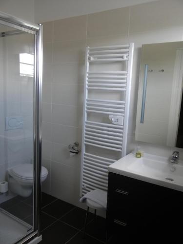 Foto del baño de Hotel des Pins