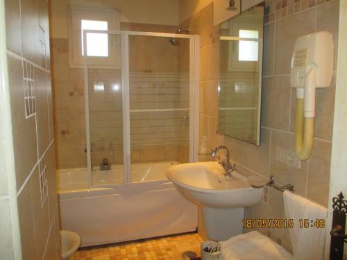 Foto del baño de Hotel du Moulin d&amp;#039;Aure