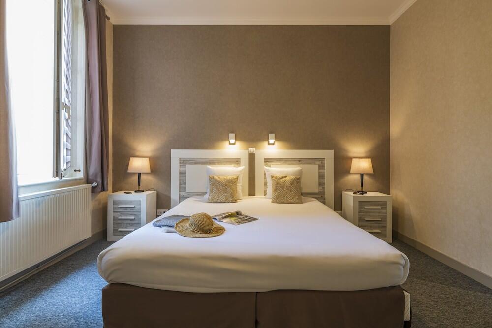 Foto de una habitación de CERISE Royan - Le Grand Hôtel de la Plage