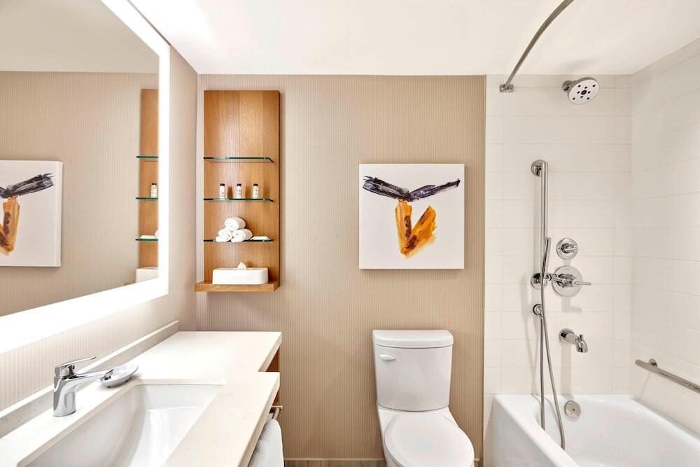 Foto del baño de Delta Hotels Calgary Downtown