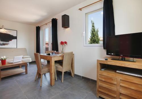 Foto de una habitación de Hotel Domaine le Milos