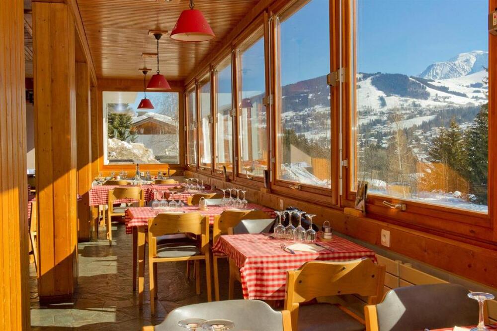 Foto de restauración de Hôtel Vacances Bleues Les Chalets du Prariand