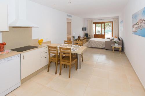 Foto de una habitación de Apartamentos Sofía Playa Ibiza
