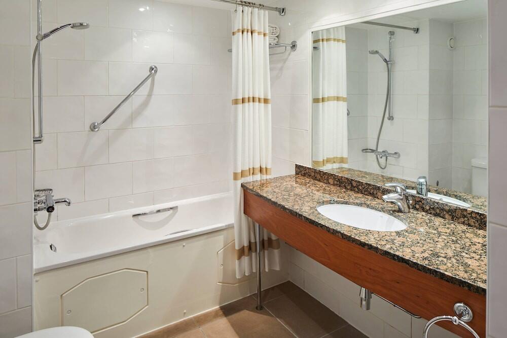 Foto del baño de Swindon Marriott Hotel