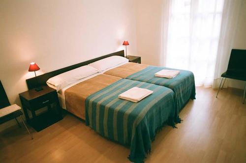 Foto de una habitación de Apartamentos Auhabitat Zaragoza, edificio de apartamentos turísticos con facilidad de parking