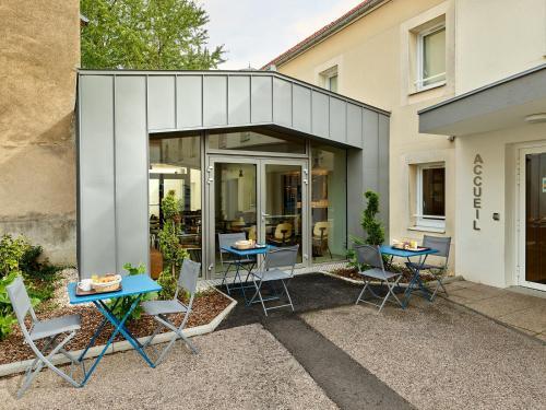 Foto general de Hôtel REVOTEL Nancy Centre Gare - &amp;quot;Plateaux repas disponibles uniquement sur réservation auprès de l&amp;#039;hôtel&amp;quot;