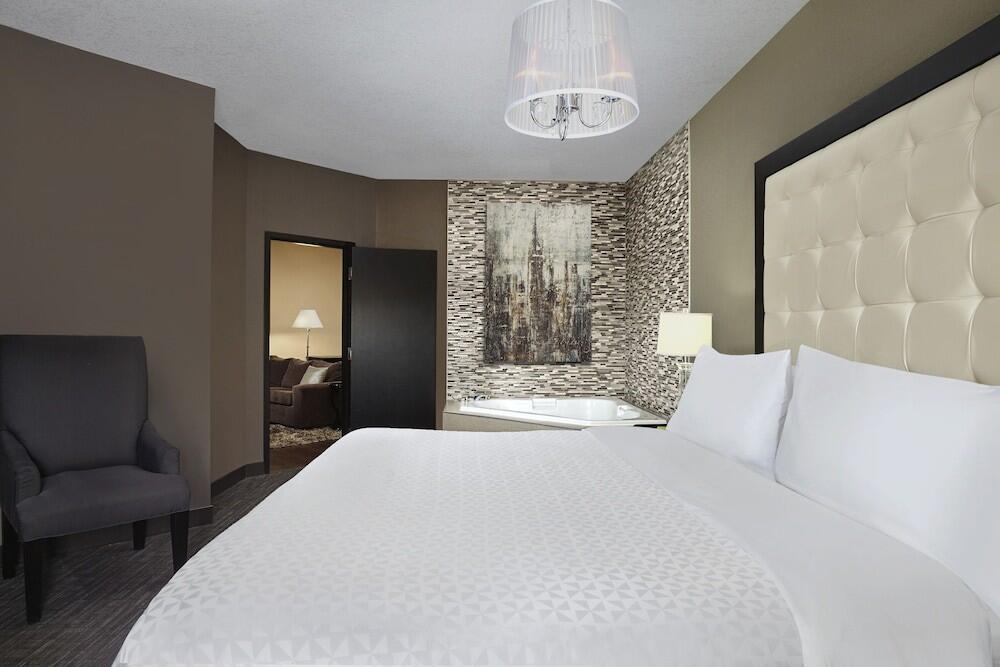 Foto de una habitación de Four Points by Sheraton Hotel &amp;amp; Suites Calgary West