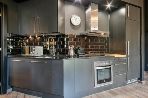 Foto de una habitación de Midtown Luxury Apartments by Sweet Inn