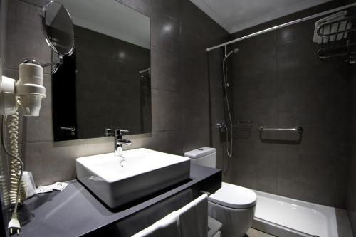 Foto del baño de Hotel A Queimada
