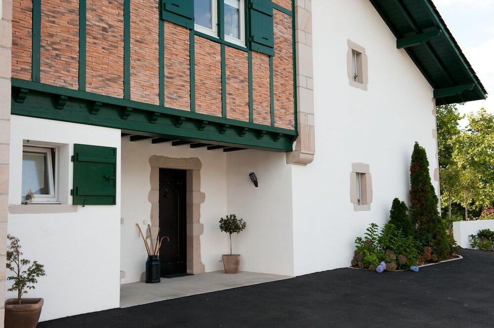 Foto del exterior de Bed-and-Breakfast Iparra