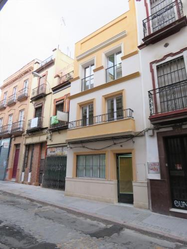 Foto del exterior de Living Sevilla Apartments Hércules