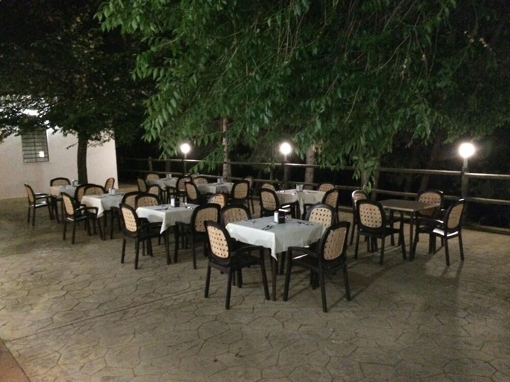Foto de restauración de Camping Valdearenas