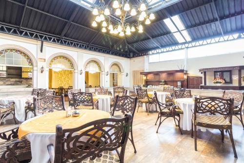 Foto de restauración de Capital Plaza Hotel